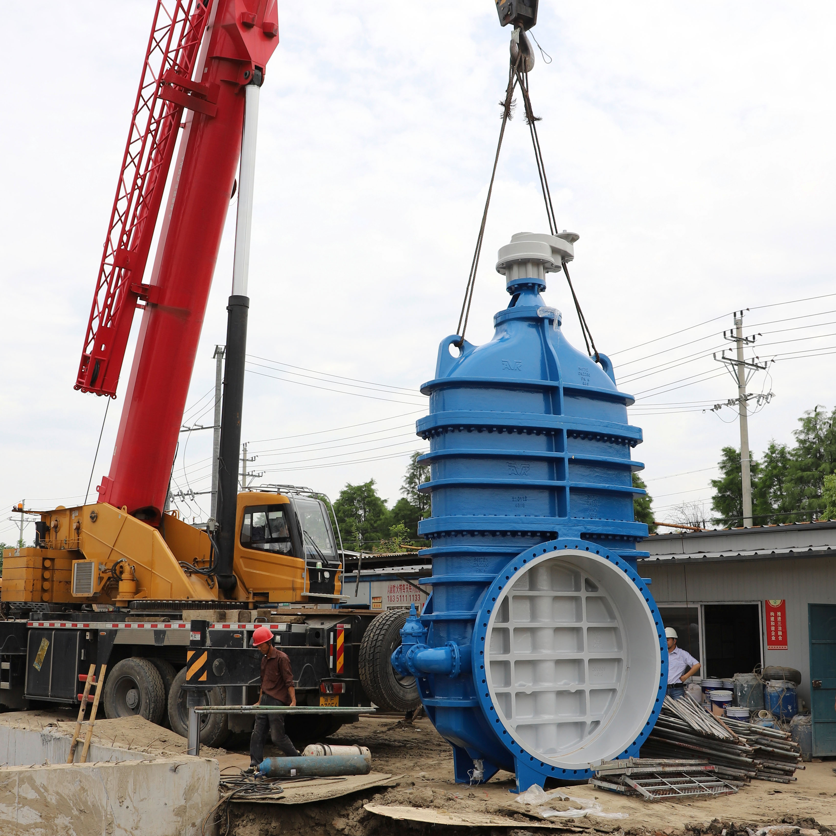 Installing the largest AVK gate valve onto the watewater pipeline